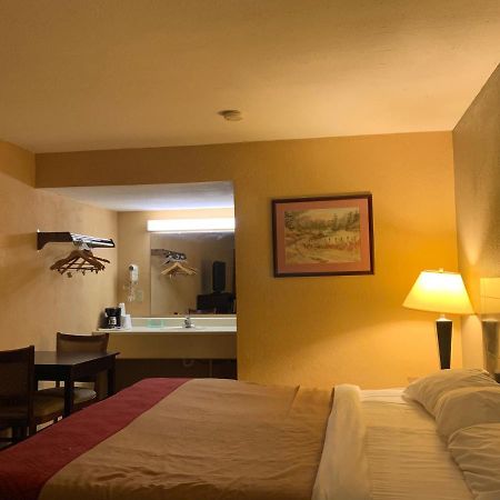 Economy Inn & Suites Hannibal Exteriör bild
