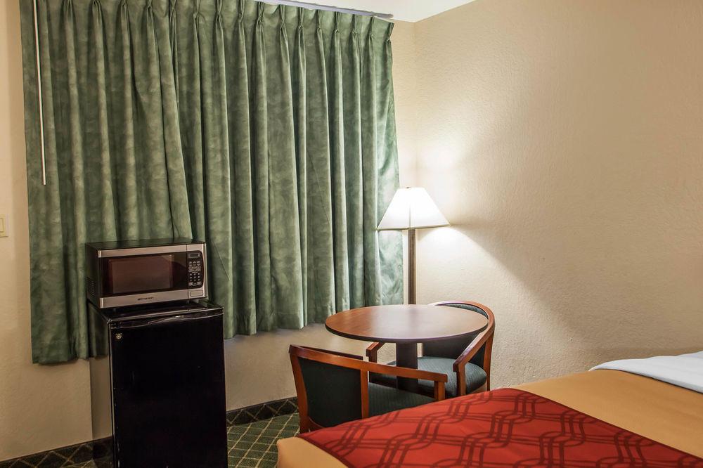 Economy Inn & Suites Hannibal Exteriör bild