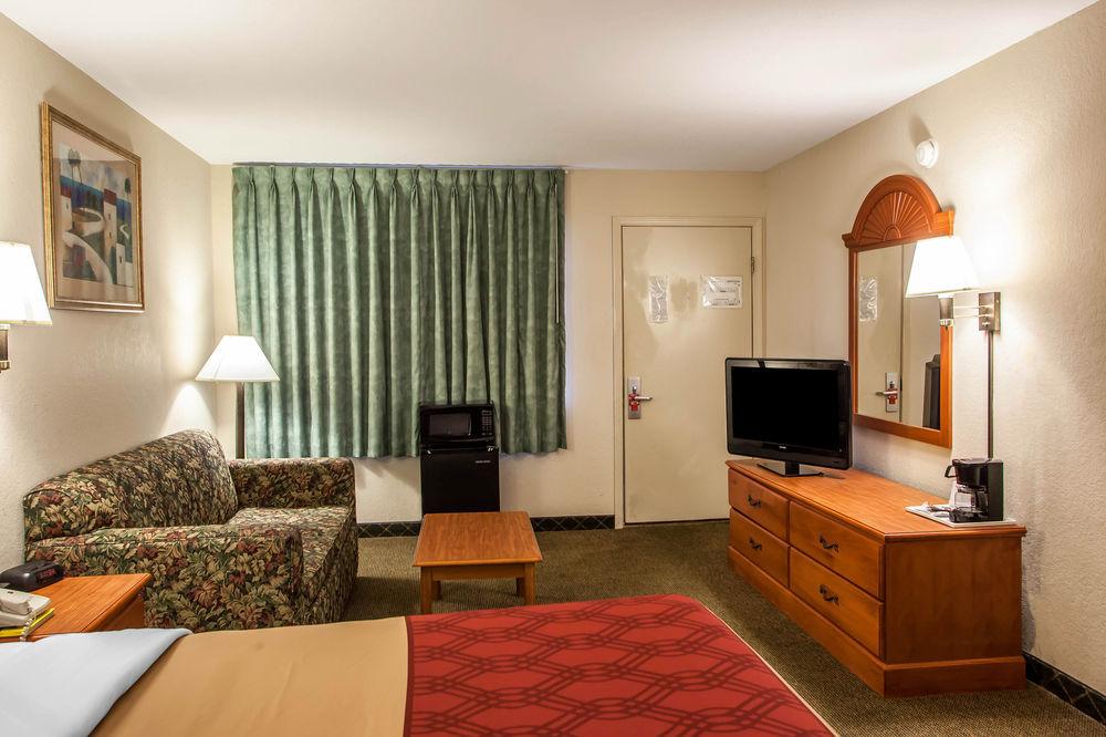 Economy Inn & Suites Hannibal Exteriör bild