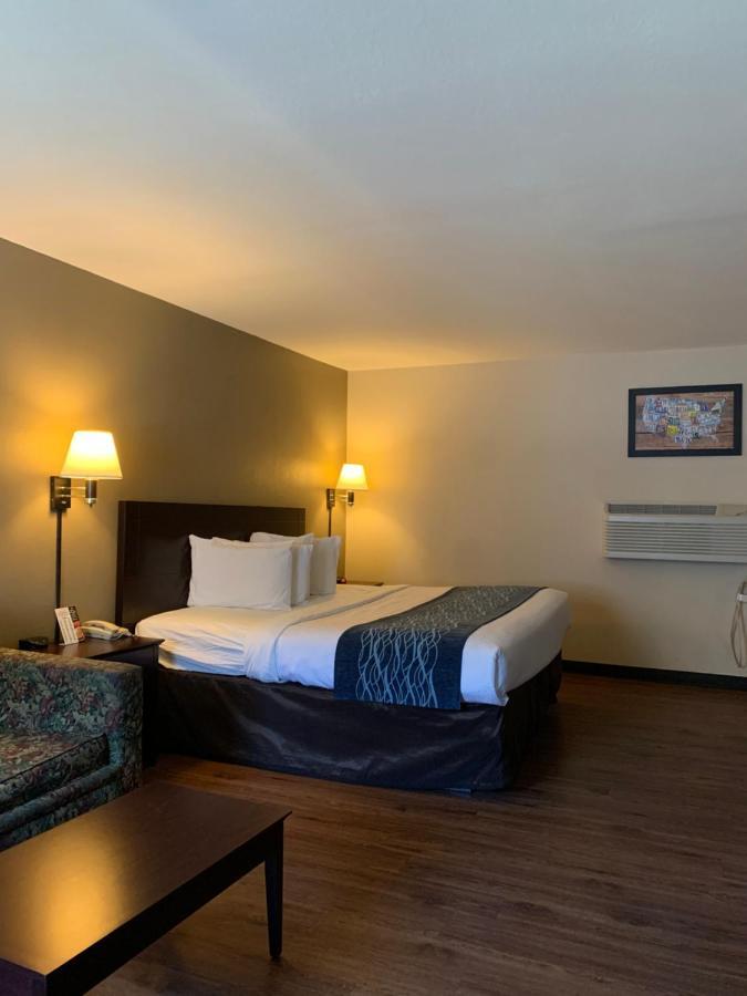 Economy Inn & Suites Hannibal Exteriör bild