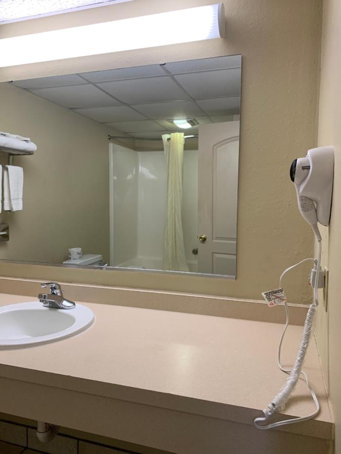 Economy Inn & Suites Hannibal Exteriör bild