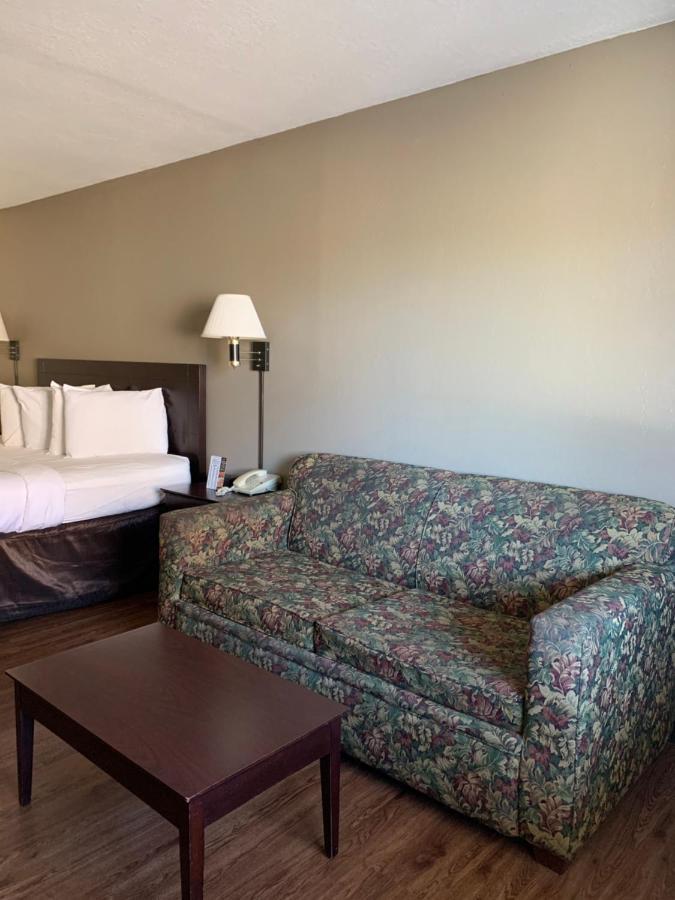 Economy Inn & Suites Hannibal Exteriör bild