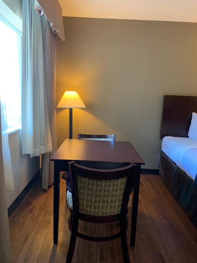 Economy Inn & Suites Hannibal Exteriör bild
