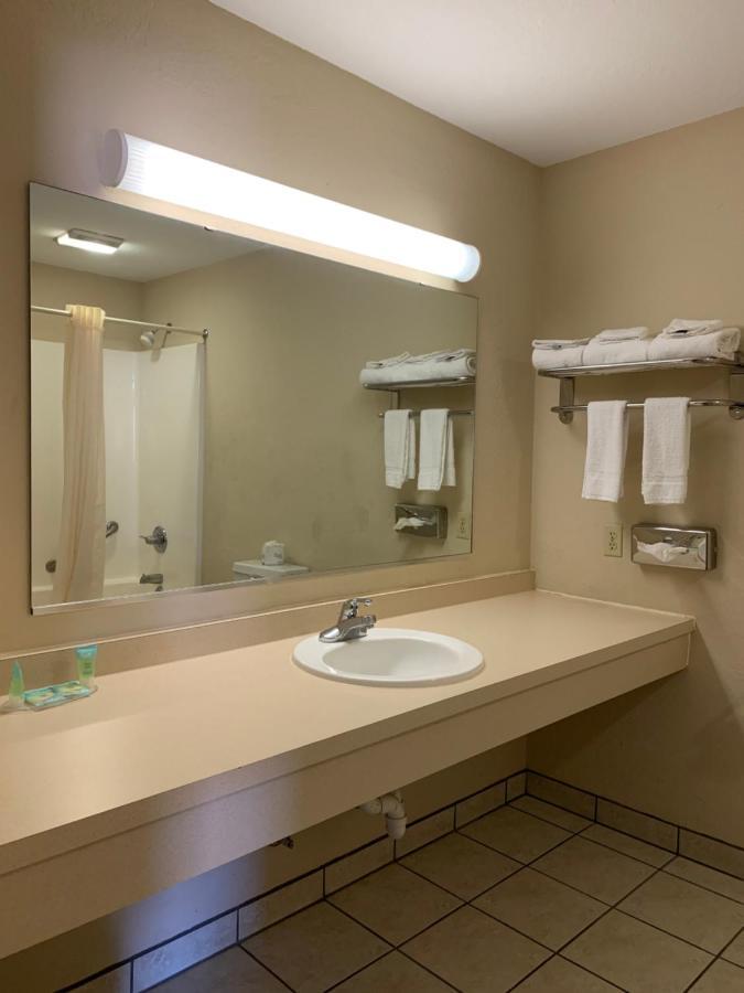 Economy Inn & Suites Hannibal Exteriör bild