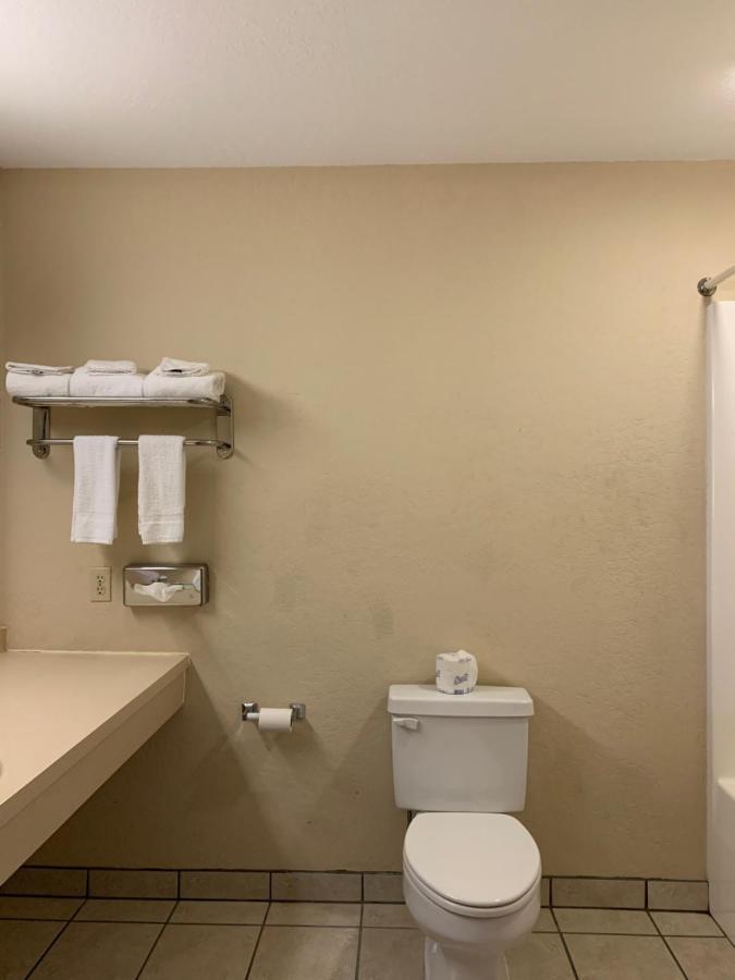 Economy Inn & Suites Hannibal Exteriör bild