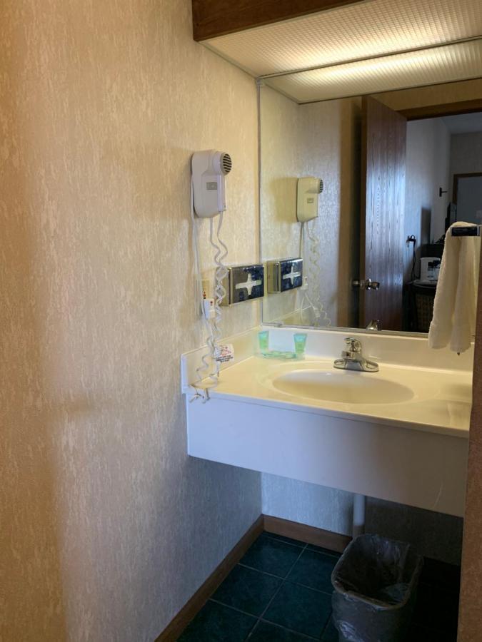 Economy Inn & Suites Hannibal Exteriör bild