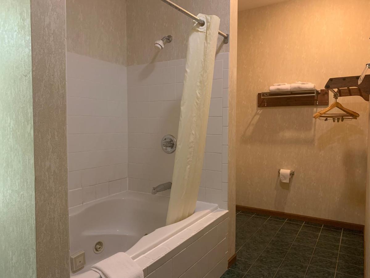 Economy Inn & Suites Hannibal Exteriör bild