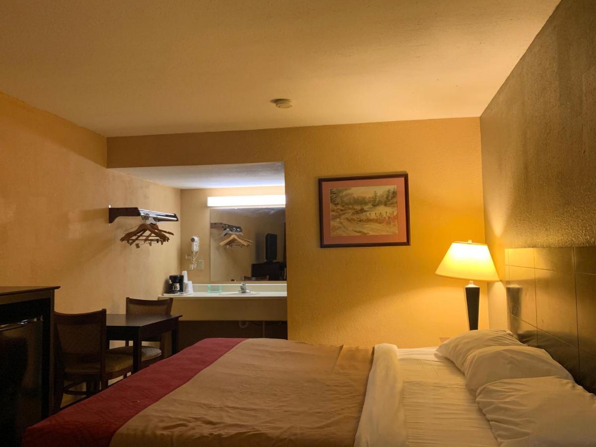 Economy Inn & Suites Hannibal Exteriör bild