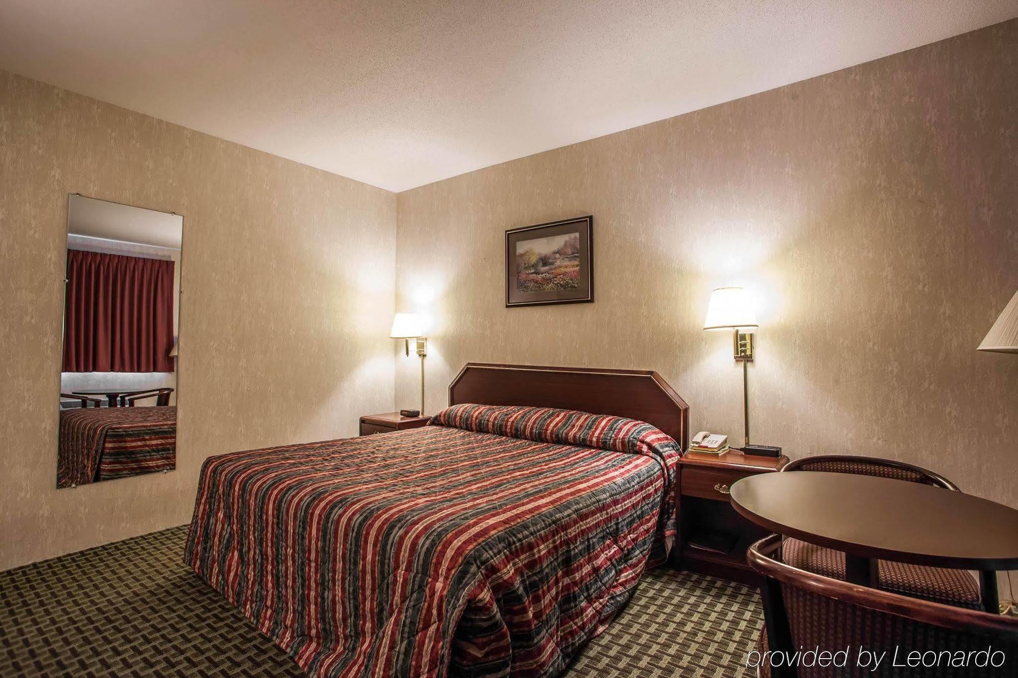 Economy Inn & Suites Hannibal Exteriör bild